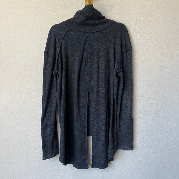 Free People We The Free Split Back Turtleneck Sweater in Charcoal Size M - Picture 4 of 7